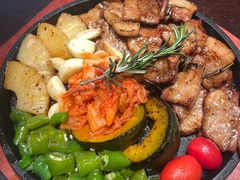 菠萝烤黑猪肉-Fuzzy Bistro 浮几韩餐·茶酒馆