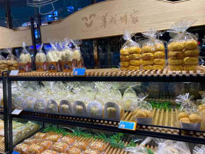 羊城饼家(长塘店)-"[薄荷]环境:装修普通,面包摆放整齐有.