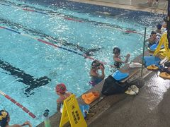 -梦翔龙湖滟澜山游泳俱乐部