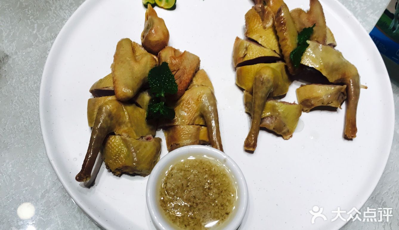 菜品摆盘较讲究，是我喜欢的咸鲜口味