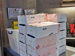 -瑞幸咖啡(岳家嘴地铁站店)