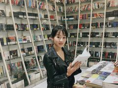 -钟书阁(松江泰晤士小镇店)