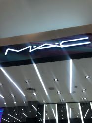 -M·A·C