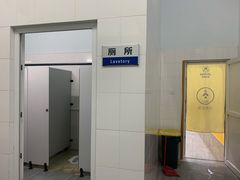 更衣室-极动室内恒温游泳馆