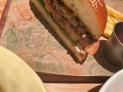 -三勾JJJ Burger&Coffee(梅溪湖店)