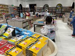 -钟书阁(群光广场店)