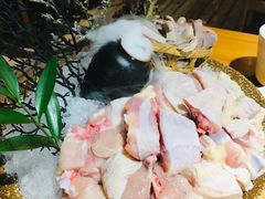 -洪氏嗨捞·广东猪肚鸡·椰子鸡火锅(西咸万象城店)