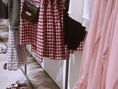 -URBAN REVIVO(高德置地广场·春广场店)