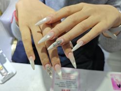 -瞧·享轻奢美甲美睫
