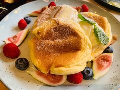 莓果奶油芝士舒芙蕾松饼-UPPER KITCHEN(延安路店)