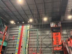 -极限PLAY运动娱乐新世界·团建派对潮玩休闲馆·室内蹦极高空游乐园