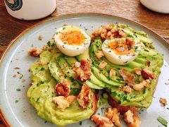 牛油果煮蛋吐司-RAC BAR(安福路店)