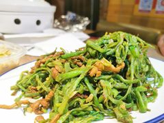 鲜豆角炒肉丝-姥姥家春饼店(佳亿时尚广场店)
