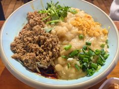 -爆炸头阿姨小四川正宗川味小吃(无任何分店)