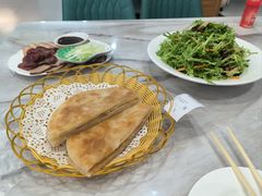 -李连贵熏肉美食酒楼(东市商贸店)