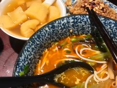 -丽丽三鲜螺蛳粉(田林路店)