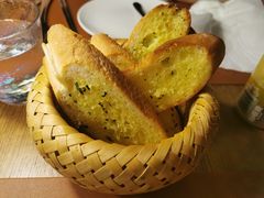 法式蒜香面包片-Golden Lily河内巴黎法越料理餐厅(建国西路店)