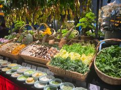 -雍容荟帝王蟹活龙虾展台自助(IFS黑金店)