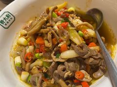 酸辣鸡杂-费大厨辣椒炒肉(太平老街店)