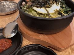 石锅拌饭-吴草鸡爪오초닭발韩食堂(融恒盈嘉中心店)