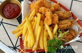 Snack Platter (Fries, Spicy Wings, Chicken Nuggets)