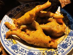 鸡爪-爆炸头阿姨小四川正宗川味小吃(无任何分店)
