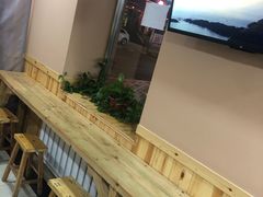 等位区-手劲鱼丸馄饨铺(哈一百店)