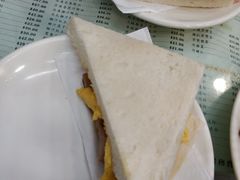 火腿鸡蛋三文治-义顺牛奶公司(庇利金街店)
