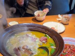 -帅巴人舅母子腊蹄民俗村