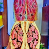 午餐来一份巨巨巨大的菲力牛排三明治
