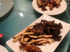 -老鼎万春卤菜(五代传承创始老店)