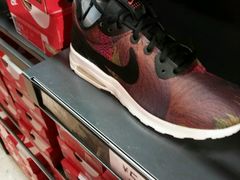 -NIKE上海青浦换季优惠店