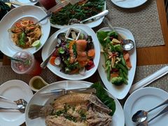 -Chom Cafe and Restaurant