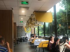 大堂-麦当劳(宝山大厦店)