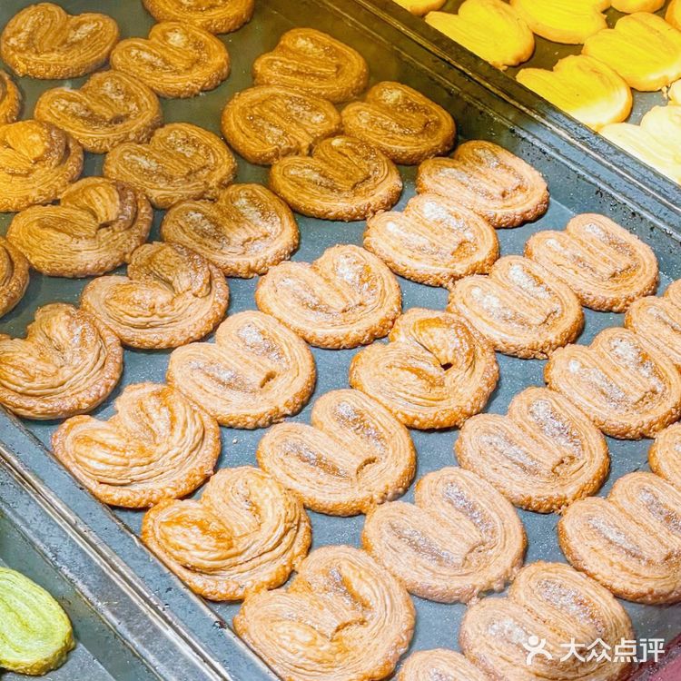 上海特色｜各家老字号的蝴蝶酥大合集‼️自己看着都流口水[糖果]