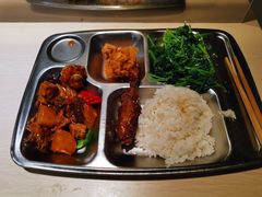 -同济大学本部学苑饮食广场