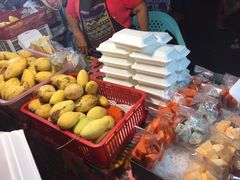 -芒果糯米饭摊子