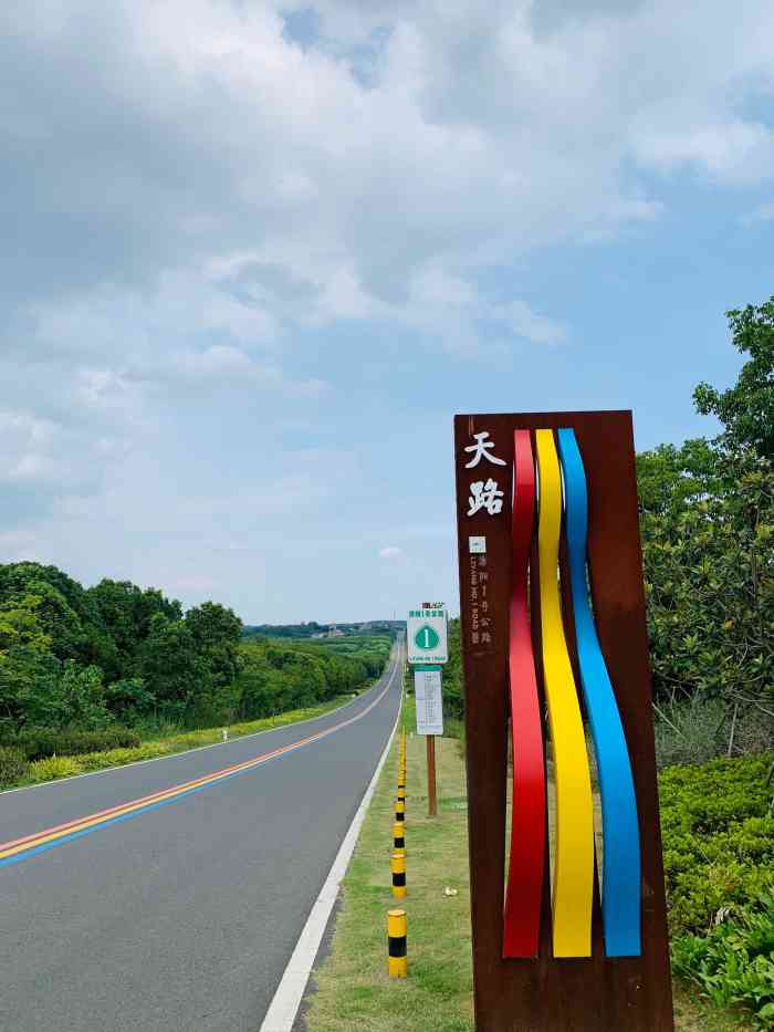 神女湖-"赶上天气好,在打卡完公路咖啡的边上就是神."-大众点评移动版