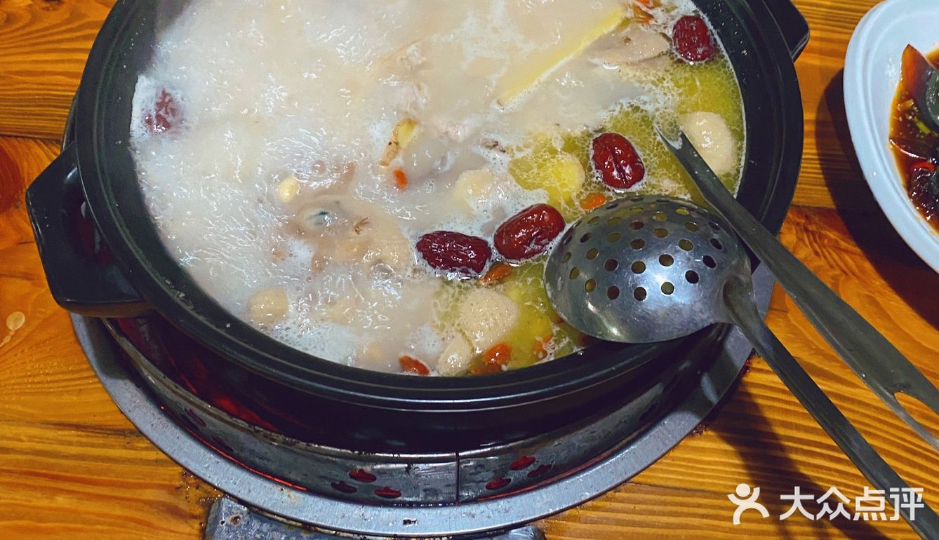 河提路美食～猪肚包鸡 汤浓味美