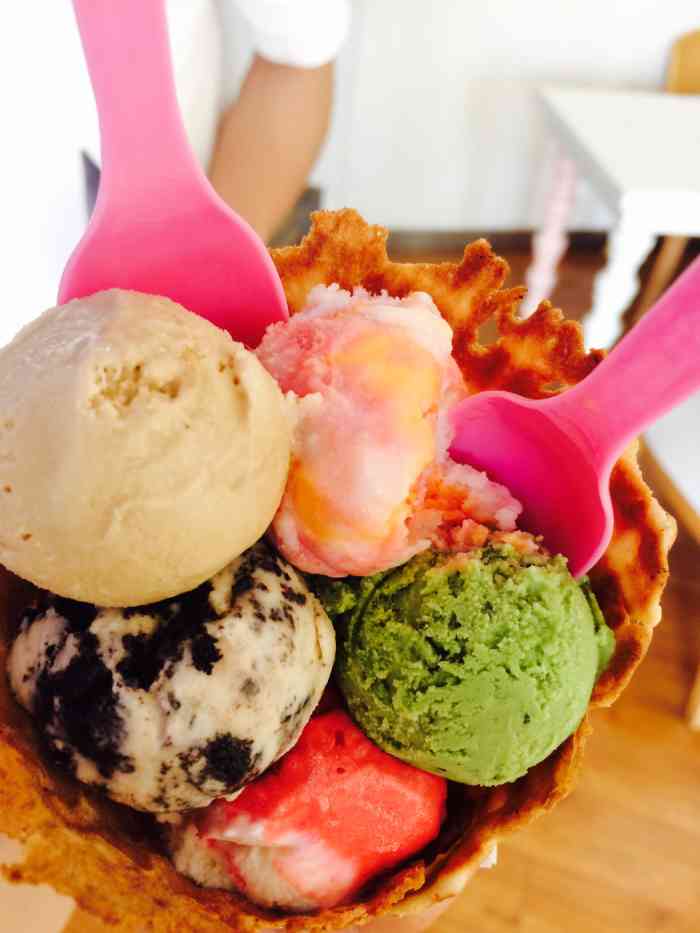 br冰淇淋-"香草果仁味的味道还是可以,呵呵,服务不错.