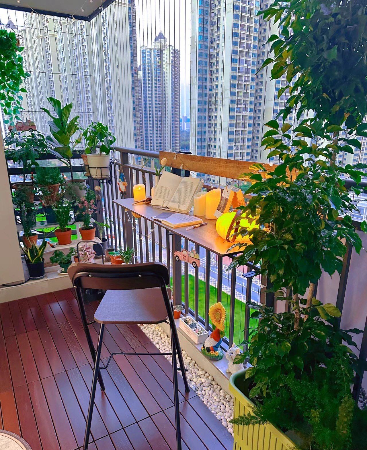 我给阳台配了一套吧台,真的很不错呢!