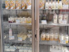 面包甜点陈列柜-白色日记·手作酸奶(麦凯乐店)