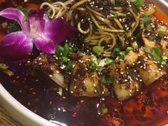 蒜泥白肉配面-三人行骨头王火锅(长寿店)