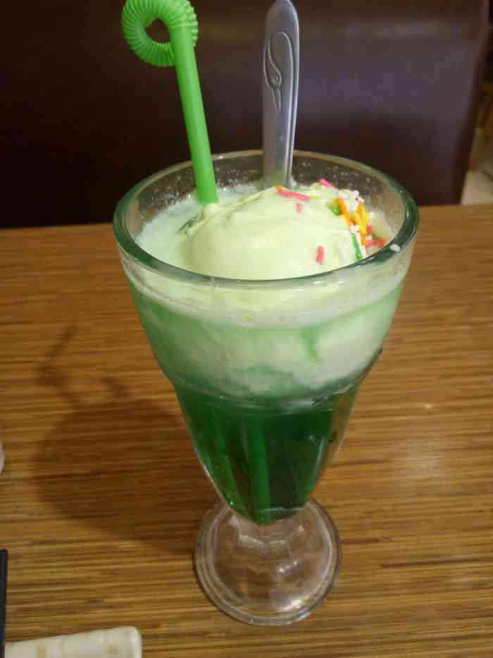 寿司特别好吃,需要什么还可以单点,服务很好.