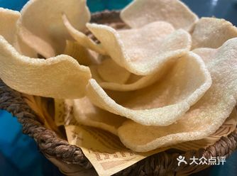 大雪纷飞的一个夜晚,儿子突然说想要出门吃饭