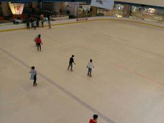-冰纷万象滑冰场(赣州华润万象城店)