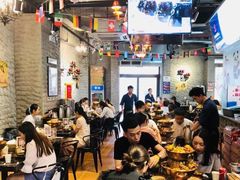 大堂-巴四老城区炭火蛙锅(张江店)