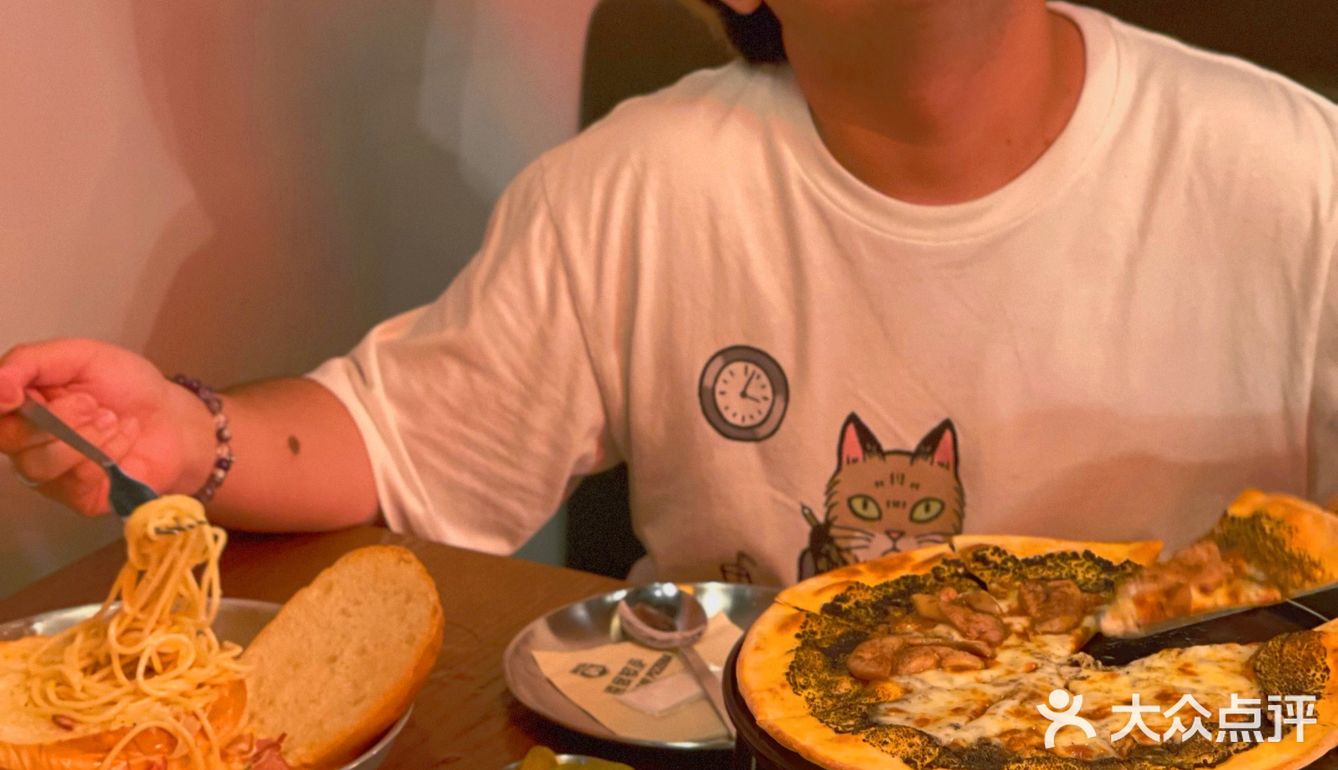 必食榜拔草系列😘黑松露鹅肝披萨 你吃过没？😉