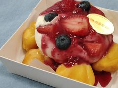 草莓奶油雪山泡芙糕点-味多美蛋糕(洋桥店)