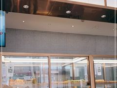 面包甜点陈列柜-奈雪的茶(大连新玛特店)